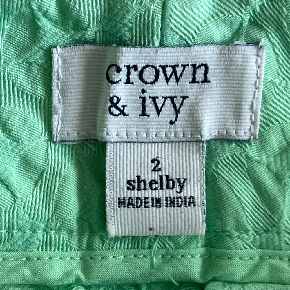 Crown & Ivy Shelby Scalloped Shorts Mint Green Textured Jacquard Size 2 NWT